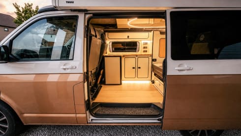 Oakley – Premium VW T6.1 Campervan 2021 — Hefdak, slaapplaatsen voor 4 personen