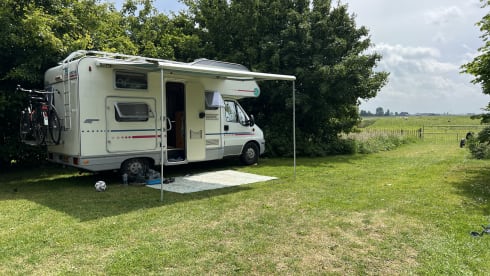 De Grote Vriendelijke Reus – Cozy 4-person family camper