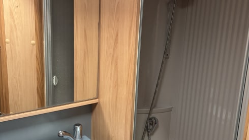 2p Bürstner semi-integrated uit 2007