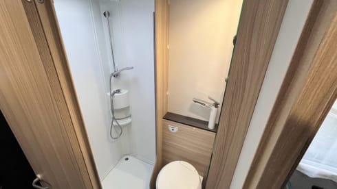 A70 DK – Motorhome SunLiving A70 DK Alkoven #Family vacation