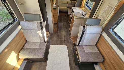 Lily – Lily - Luxury 4 Berth, Automatic Motorhome 