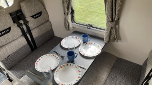 Fantastic 6 Berth Swift Edge 486 Motorhome