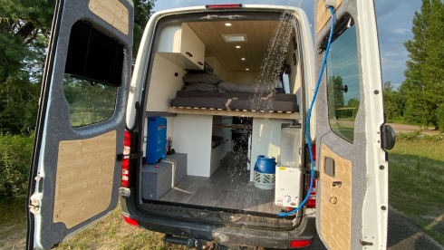 Unique, compact and modern bus camper (self-sufficient)