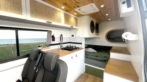 Vanessa – 5 berth Family Van