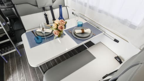 L2R – Voyager 2-6 berth, free WiFi & insurance 