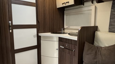 Benimar Tessoro 497 bj:2020  – 4p Benimar Tessoro 497 semi-integrated from 2020 AIRCO in NEW CONDITION!
