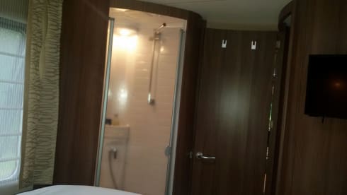 Vanity; chique met klasse. In stijl op reis! – Eitelkeit; schick mit klasse. Stilvoll reisen! 4 Schlafplätze!