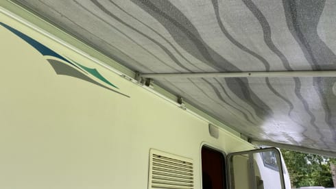 Campie  – Spacious 5p camper with XXL garage 