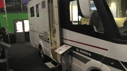 No Work Team – Adria Coral Plus mit E&P-Level-System. Max 2 Personen, nur Erwachsene.