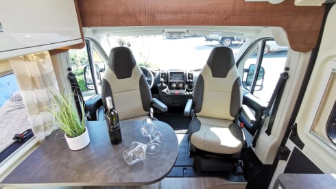 I-type – New bus camper with 4 permanent sleeping places
