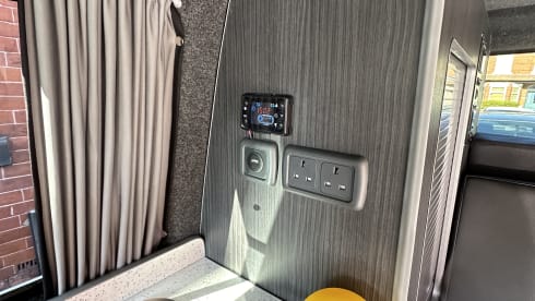 Aubergine Dream Machine – Newly Converted T5 Campervan 4 berth