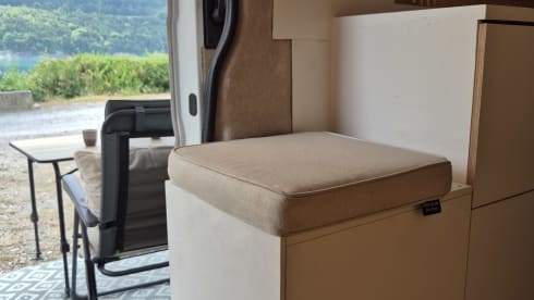 Boxy – Spacious off-grid bus camper 'Boxy' 2/3 pers. (2014)