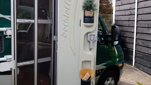 Compact Complete Camper