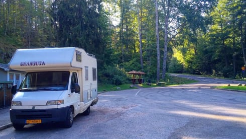 Friendly Camper – Restyled camper | Working off grid