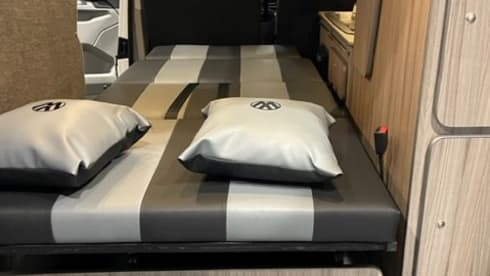 SCOTTISH EXPLORER T6 – VW POP TOP CAMPER 4 BERTH