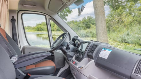 Nice Fiat semi-integrated camper for 5p