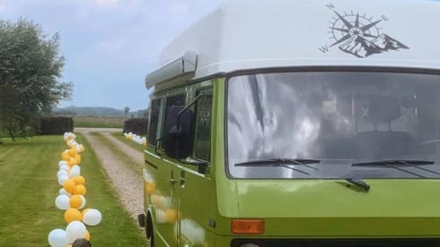 Manfred – VW LT28 - Atmospheric 2p camper bus from 1976