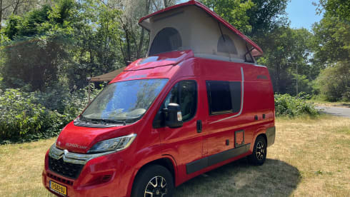 Nice bus camper, with lifting roof.