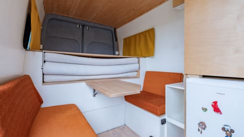 Keesie – Volkswagen Crafter Off-Grid Bus Camper with Roof Terrace