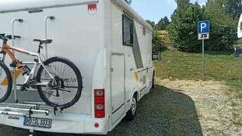 Sunliner – Semi-integrated with queen bed / 3.5 to / AHK 2000 kg