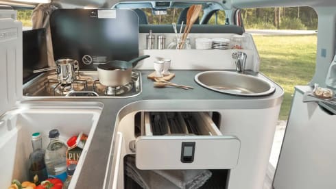 Adventure cooking and fun – 5p Ford campervan uit 2020