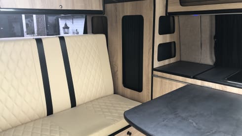 Leetro – 4p Volkswagen campervan from 2012