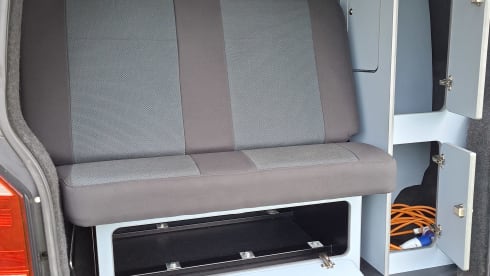 Riley – 🚐 Cozy 4-Berth VW Camper