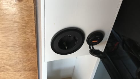 The Road Runner – 2p Citroën Jumper bus camper from 2016