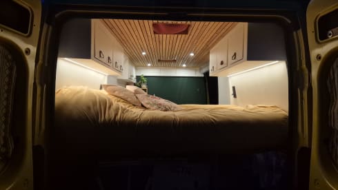 De Gele Rakker – Peugeot-Bus mit 2 Sitzen aus dem Jahr 2015