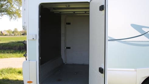 Super Brig 677 TC – Spacious Super Brig 677 TC with 6 beds and XXL garage!