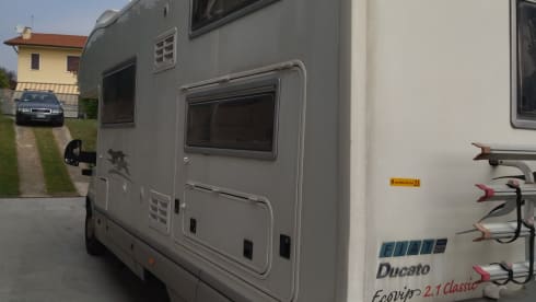 Rinus – Laika Ecovip 2.1 attic camper