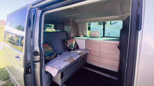 4p Volkswagen campervan uit 2011