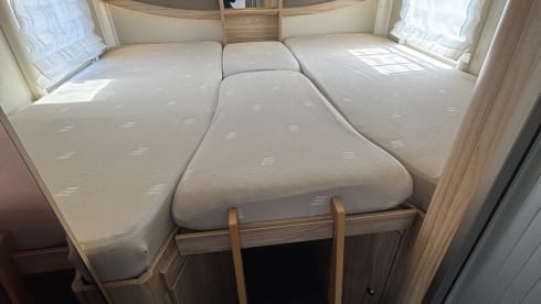 Spazioso camper Hymer per 4 persone 