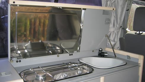 The last real Bulli – 4 person Volkswagen T4 California with lifting roof