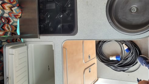 4p Ford campervan uit 2010