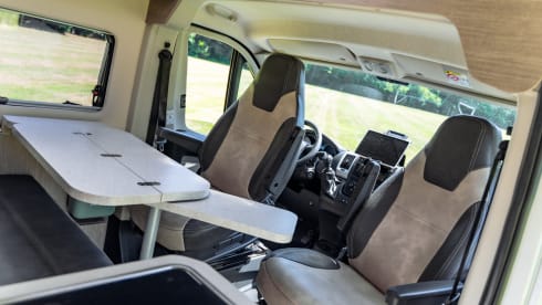 Camper Eva – Camping-car de luxe avec Starlink