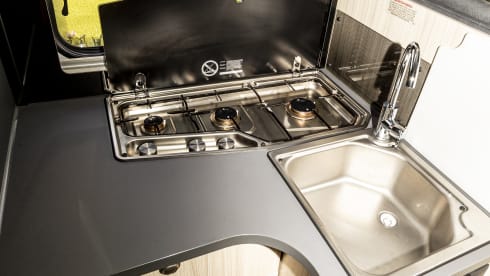 Ittercampers – 6p Sun Living semi-integrated from 2022
