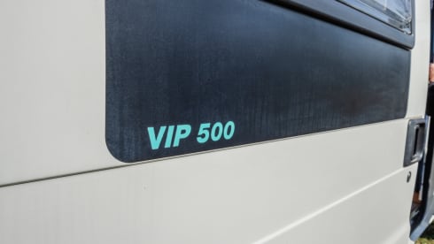 Vip camper loopt lekker met alles er op en aan makkelijk pakeren met een lengte van 5.40  – 2p Peugeot campervan from 2002