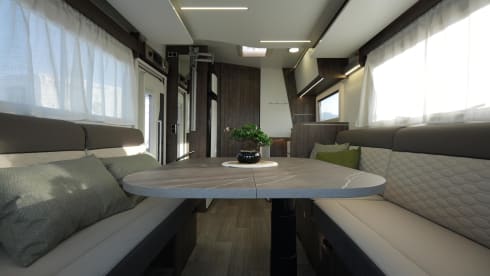 The Floof – 4p Benimar semi-integrated uit 2024