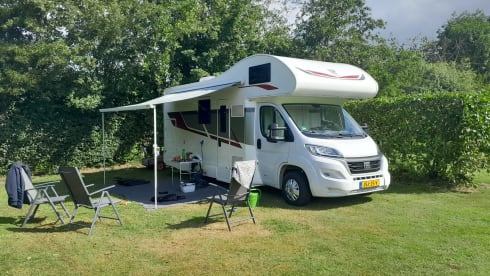 Happy Tour – 6 persoons 2023 Rimor gezinscamper Alkoof met vaste bedden 