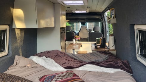 Cool, cozy 3p Renault Master campervan from 2017