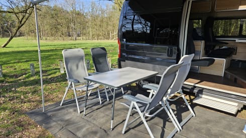 Buszz – Hymer RIo '14, 4 seater/2 bedroom. Compact, surprisingly spacious