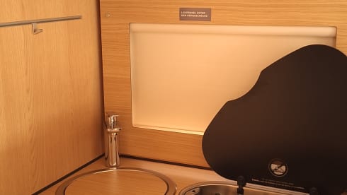 4-pers familie camper, LMC half integraal 2025