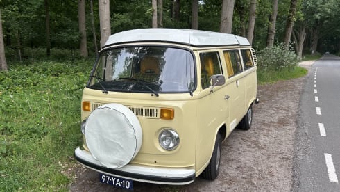 Sandy Beach Bus – 3p Volkswagen campervan from 1973