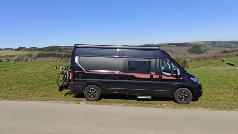 Black Beauty – Luxe Pilote buscamper voor 2 personen