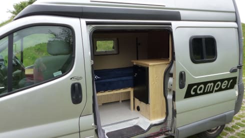 Pedro – Full Insurance Included. 5.2m long. On-board shower. Winterized. 39.70 MPG.
