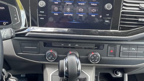Prachtige Volkswagen California – Almost new. Carefree on the road with this beautiful, compact bus.