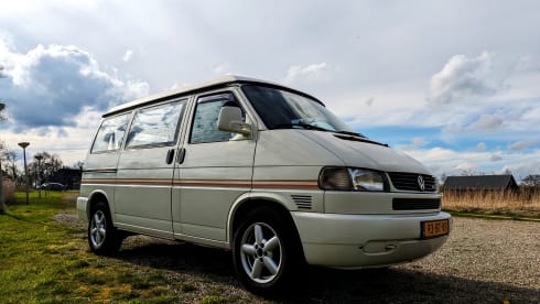 Nebula – VW campervan T4, 4 pers
