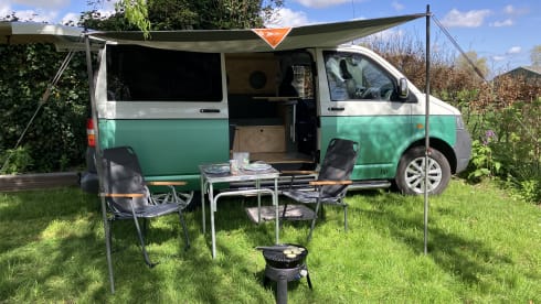 Experience adventures with Jip! 2p VW camper bus