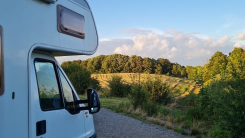 Spacious, cozy and complete family camper